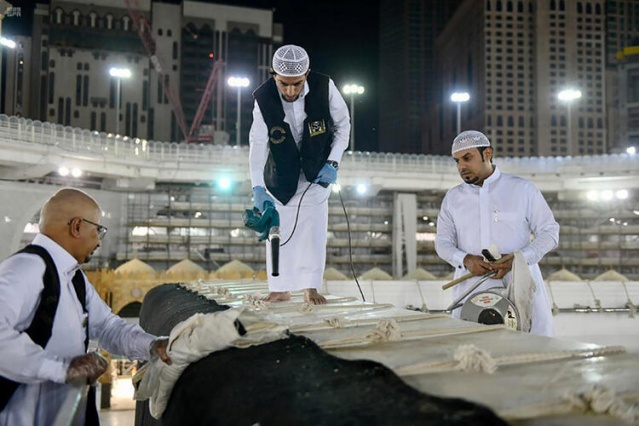 Son dakika: Tarihi an! Mescid-i Haram'da ilk teravih namazı görüntülendi