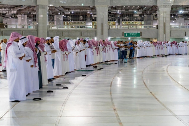 Son dakika: Tarihi an! Mescid-i Haram'da ilk teravih namazı görüntülendi