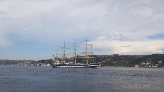 Sokağa çıkma yasağının ilk günü Boğaz'dan tarih geçti: Kruzenshtern