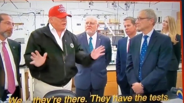 Dünyaca ünlü aktör Brad Pitt, ABD lideri Donald Trump'la dalga geçti.