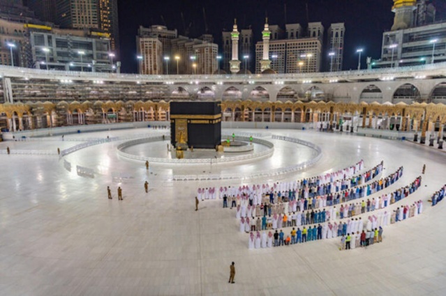 Son dakika: Tarihi an! Mescid-i Haram'da ilk teravih namazı görüntülendi