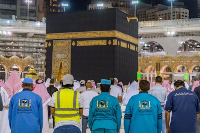 Son dakika: Tarihi an! Mescid-i Haram'da ilk teravih namazı görüntülendi